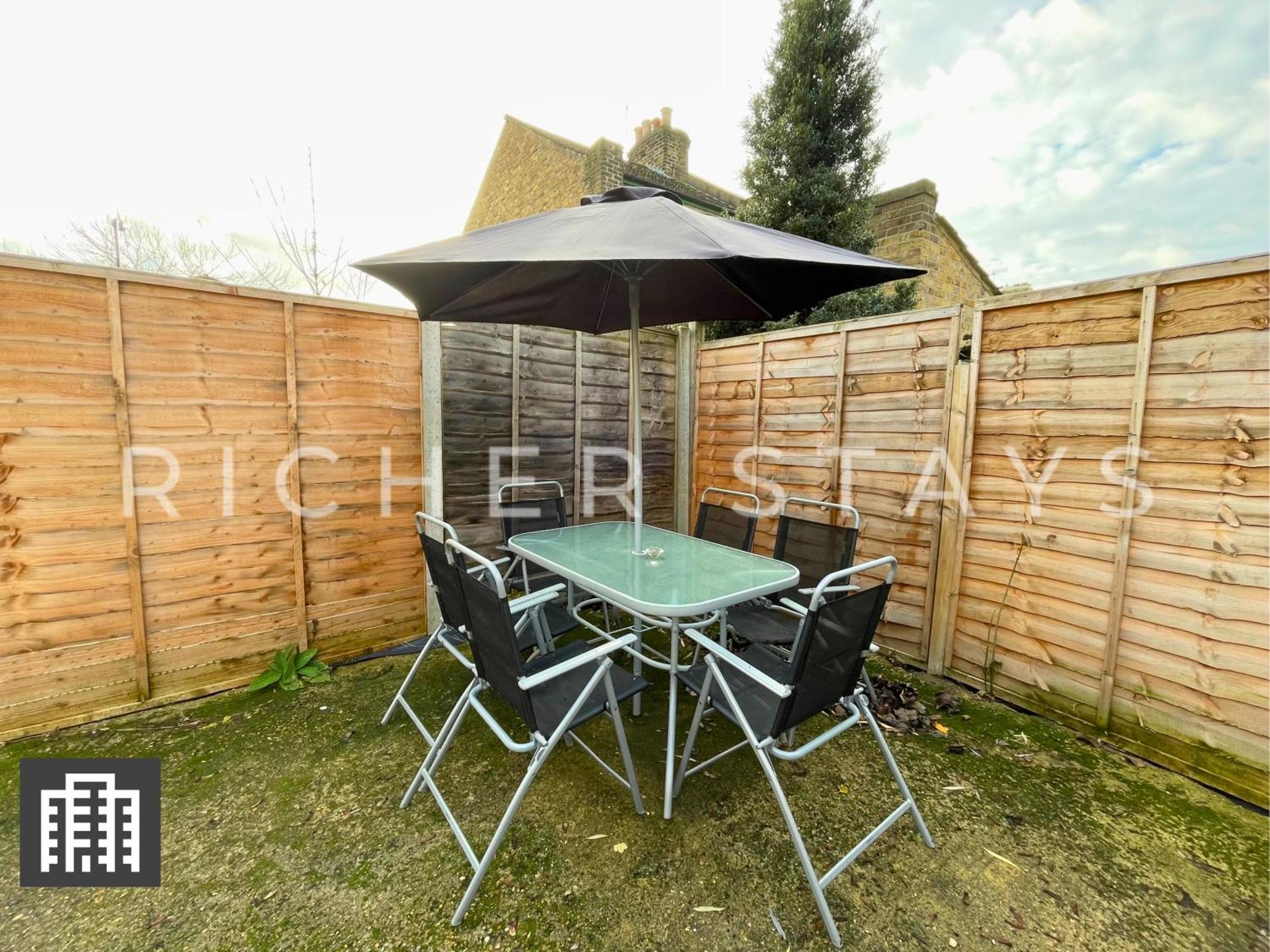 Large Home For Contractors & Families - Garden & Amenities Londres Exterior foto