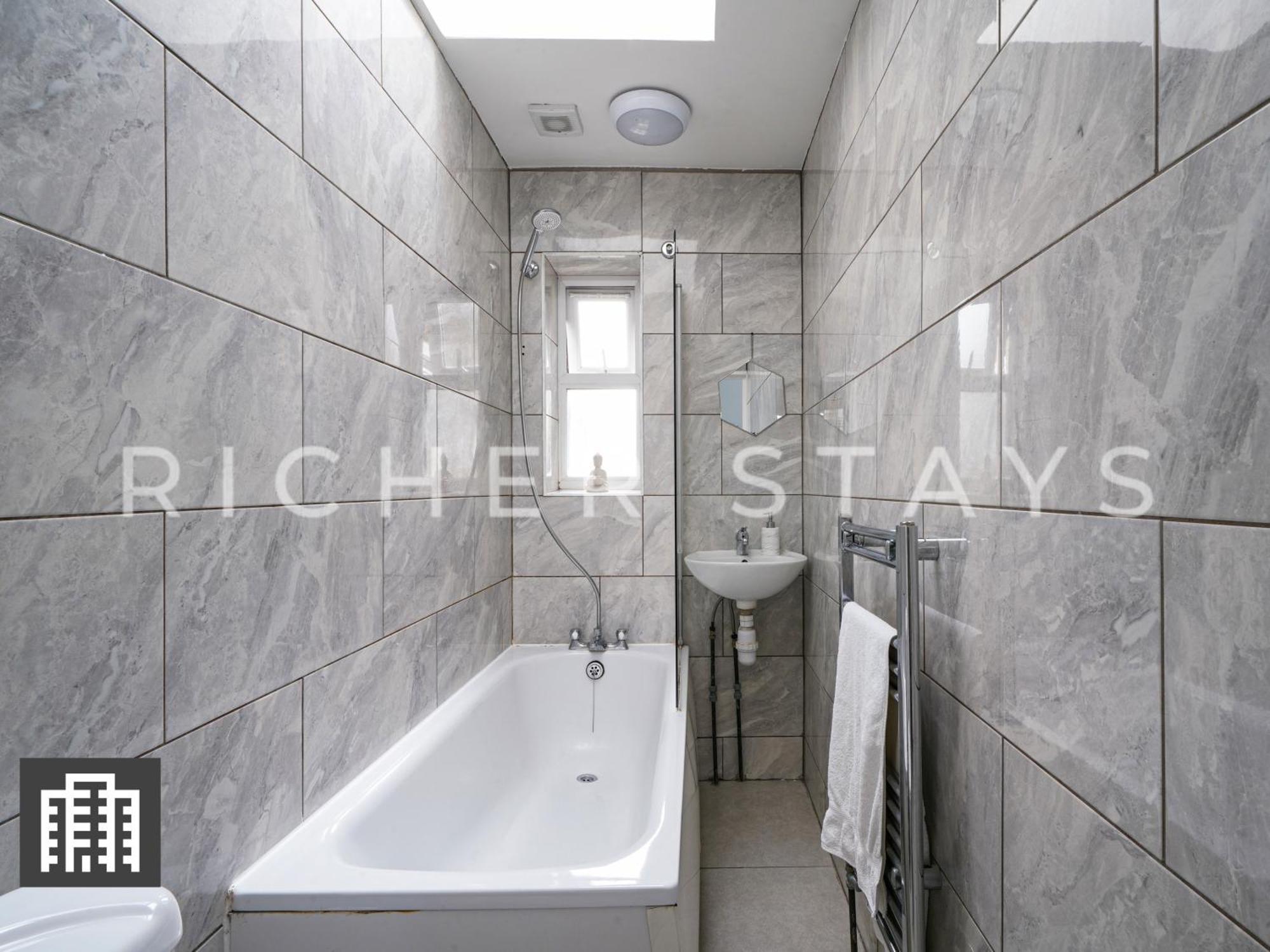 Large Home For Contractors & Families - Garden & Amenities Londres Exterior foto